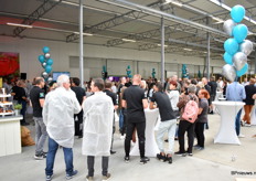 De opening was goed bezocht en iedereen kon bijkletsen onder het mom van een drankje en een hapje.