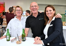 Annie van Kessel - oud werkneemster bij HilverdaFlorist- samen met Hen Egberts en Mirjam Pauw.