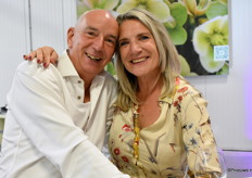 Bert samen met zijn vrouw Ada. Het gelukkige stel hebben zelf ook een kwekerij Meer Wandhangers.