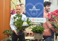 Christoph van FlorAmor stond op de GrootGroen Plus "22 met de nieuwe gele en oranje variaties in hun Azalea assortiment. Een hoge sierwaarde en relatief goed bladhoudend in de winter.