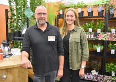 Boomkwekerij Elst – van Bergen toonde hun visueel aantrekkelijke sierheesters, Frank Elst stond op de beurs met zijn dochter Mieke.