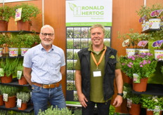 Anton van der Zalm, van Armada Breeding, op bezoek bij Ronald Hertog.