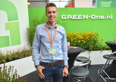 Ruben Gommers stond er om zijn producten te promoten. Van siergrassen tot varens teelt hij van alles in 2 liter containers. De hoofdmoot van de teelt is wel vaste planten. Ruben heeft tests gedaan met veenvrij telen. Het was het eerste jaar van de proef en dit moet nog verder uitgewerkt worden, maar de resultaten van de eerste tests zijn veelbelovend.