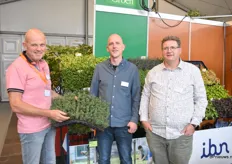 Gerard Heldens, Dennis van Opstal en Peter Verhuijen stonden er namens IBN. Ze toonde, met hun 1300 verschillende variëteiten aan bladverliezende en bladhoudende sierheesters en coniferen, een breed assortiment.