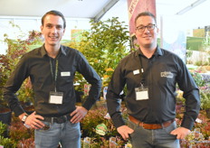 Rob Hendrickx en Jelle Havermans van About Plants Zundert. De mannen legde de focus deze beurs op hun Leucothoe. Ze toonde een breed assortiment in meerdere potmaten. Potmaat 32 was nieuw en die kwam met 3 nieuwe soorten: Curly Red, Burning Love en de Zeblid.
