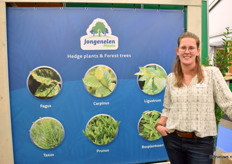 Annemiek Jongelen-Hermus van Jongelen Plants is sinds dit seizoen in het bedrijf werkzaam om haar man de ondersteunen in het werk. Vorig jaar heeft Jongelen Plants haar werkzaamheden uitgebreid in planten in de blote wortel.