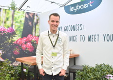 De sales manager van Leybeart, Silas Crezée, was op de GrootGroen Plus te vinden met een breed assortiment aan Rhododendron, Nadina Domestica, Hypericum en meer.