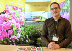 Erik Deckers regelt de verkoop buitendienst voor Braspenning & Co. Hij toonde een breed assortiment aan tuinplanten en bloeiende tuinplanten op de beurs. Winterhard en in de pot geteeld.