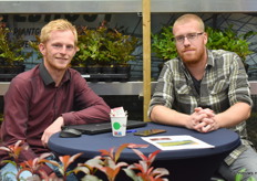 Mart Peeters en Stijn van Os van Smart Plants. De heren zijn 2 jaar geleden, na te zijn opgegroeid tussen de planten, voor zichzelf begonnen en timmeren flink aan de weg met hun bedrijf.