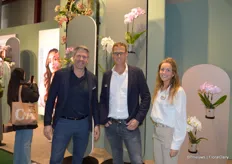 Henk de Jong, Ronald Vijverberg en Romy Jansen van The Orchid Growers, waarin Ter Laak en Orchios hun verkoop hebben gebundeld.