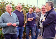 Thijs van den Berg gaf ook een groep de rondleiding door het bedrijf. Thijs is de oprichter van Berg Roses en liep, al vertellend over de verschillende onderwerpen, met gepaste trots door het bedrijf.