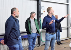 Christian Teerds legt nog wat uit over het proces van sorteren en klaar zetten voor de klanten.