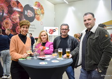 v.l.n.r. Marina van den Berg en Alicja Kubanek van Berg Roses samen met Ronald Kamer en Gert Moleman van OZ Hami.