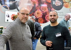 Arie Vreugdenhil van Plantion kletste na de rondleiding wat bij met Mehmet Yalcin van Berg Roses.