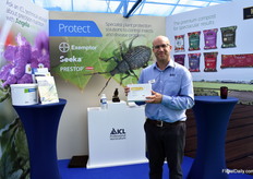 Naam Ferjani van ICL presenting Seeka.