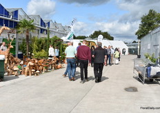 Ook buiten de kas presenteerde verschillende bedrijven nog de nodige planten en toegevoegde waarde.