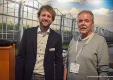 Rob van der Ende van Gakon vertelde vorige week op Groentennieuws meer over de renovatie-oplossingen van Gakon: https://www.groentennieuws.nl/article/9188356/schermrenovatie-is-een-vak/.  Nu op de foto met Bram van Velden van Enza Zaden R&D.