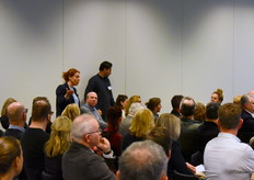 Een reactie van Jakoline van Straalen - Vreugdenhil, Sr. communicatiespecialist bij Glastuinbouw Nederland, op een mening dat "we als sierteeltsector niet genoeg onze stem laten horen". Want er zijn volgens haar al veel goede samenwerkingen en initiatieven om een sterk en positief geluid vanuit de sector te laten horen. Er gebeurt dus niet niets volgens Jakoline.