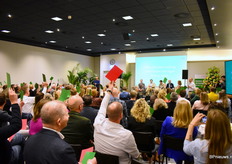 De vierde en tevens laatste stelling "Het collectief belang moet boven het eigen belang staan" werd weer met een overtuigende meerderheid omarmd.