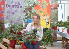 Viktoriia Taranenko, verantwoordelijk voor de sales en marketing, bij Prudac. Met hun Jalapeno Baby. Een lekker Jalapeno die je vers in de keuken kunt houden.