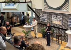 Anna Strolenberg van Volt tijdens haar pitch