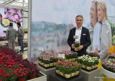 Klaus Gaumann van Selecta one vertelt over de 'Lucky Lips', dat in vijf verschillende kleuren - Lara, Lena, Lisa, Lola en Luna - beschikbaar is, en dat vooralsnog exclusief vermeerderd wordt door IJzelenberg.