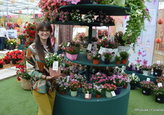 Francesca Lanzilotta van MNP toont de nieuwe lijn catarantas Soirée, die in vijf kleuren beschikbaar is.