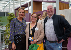 Miranda Rijsdijk en Lucas Jansen van FlowerAcademy.nl en in het midden Esmee van Beem (Hamiplant)