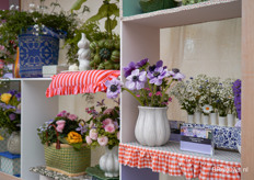 Trend 1: Nostalgic Lens. Terug naar het oude vertrouwde, groenten uit je moestuin en biedermeier boeketten die weer terug komen