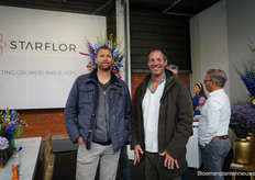 Veilingmeester Edwin Chrispijn met Gert Jan Jungerius, die ook beiden een kijkje nemen bij de huisshow 