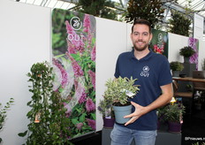 Floris Out van de gelijknamige boomkwekerij met de Varia Wild Blue. 