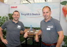 Rick Tissen en Stan Jonkers van Vergeldt & Bouten Boomkwekerijen.