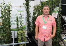 Frank Mathijssen van Hedge to Go. Specialist in jaarrond Hedera's.