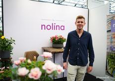 Marek Hoving van Nolina kwekerijen tussen hun potrozen