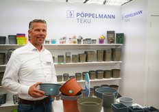 Ronald Vreugdenhil van Pöppelmann-Teku met een van hun nieuwe potten