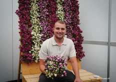 Bram Mathot van M. Mathot Pernettya kwekerij