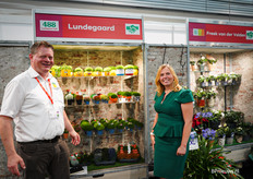 Mads Bang Olsen van Lundegaard en Anita Kap van Kwekerij Freek van der Velden, onderdeel van Dolf Salesmanagement