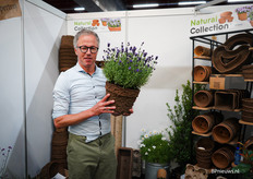 Martin Lekkerkerk van Lekkerkerk Green Business BV met de recyclebare papieren potten