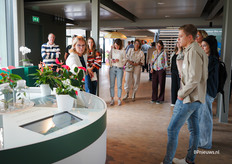 Het event begon met een rondleiding bij Anthura, waarbij de verschillende groepjes uitleg kregen over het bedrijf en wat ze doen