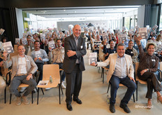 De marketeers krijgen het Marketing handboek van Jean-Pierre Thomassen mee naar huis