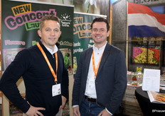 John Smit en Bob Hogenkamp van Baltus Bloembollen. Hebben sinds de beurs een nieuw concept: Companion Plants. Dalia's knollen en kruidenzaden die elkaar op een natuurlijke manier versterken tegen bijv. een slak.