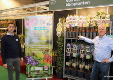 Dennis de Jong en Arjan Scholten van Van der Starre klimplanten.
