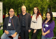 Ronald Vervloed van Gebr. Eveleens bv en Matthieu Fontijn van Fondieplant en de dames van Hartog Palmen.