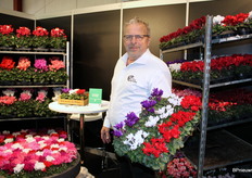Gerard Voois van Kwekerij de Rijke. Hij is wel geen visboer maar heeft wel Hollandse nieuwe.