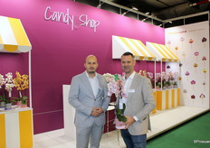 Grzegorz Czogala en Addie Groen van Phalaenova. Op de beurs willen ze laten zien dat ze de snoepwinkel zijn.