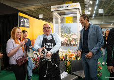 Even schrikken als de champagne popt