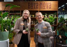 Mandy Duijvestijn en Richard Venema van PlantWorld voor het nieuwe merk Bota Nova dat ze op de beurs hebben geintroduceerd