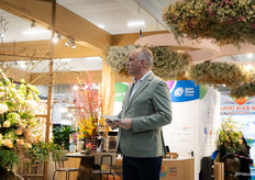 Marcel Zandvliet reikt de prijzen uit