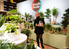 Chantal van Mondo Verde, ze hebben veel nieuws in het assortiment waaronder deze gestreepte pot