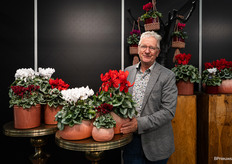 Peter Rodenrijs stond weer vol trots de cyclamen te showen op de beurs
